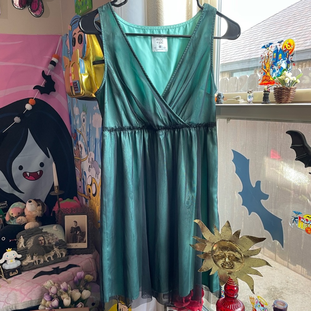 Mac & Jac juniors green & black mesh vneck dress